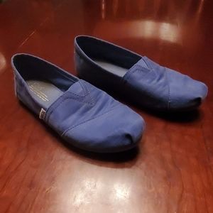 TOMS canvas shoes, size 8